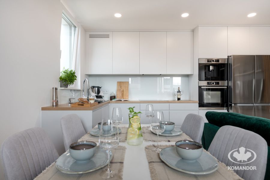 Inspiracje Komandor na aranżację przestrzeni nad blatem kuchennym Aranżacja przestrzeni nad blatem w kuchni - pomysły Komandor